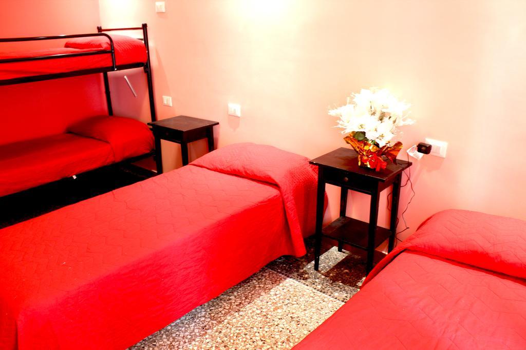 Legend R.G. Hostel Róma Szoba fotó